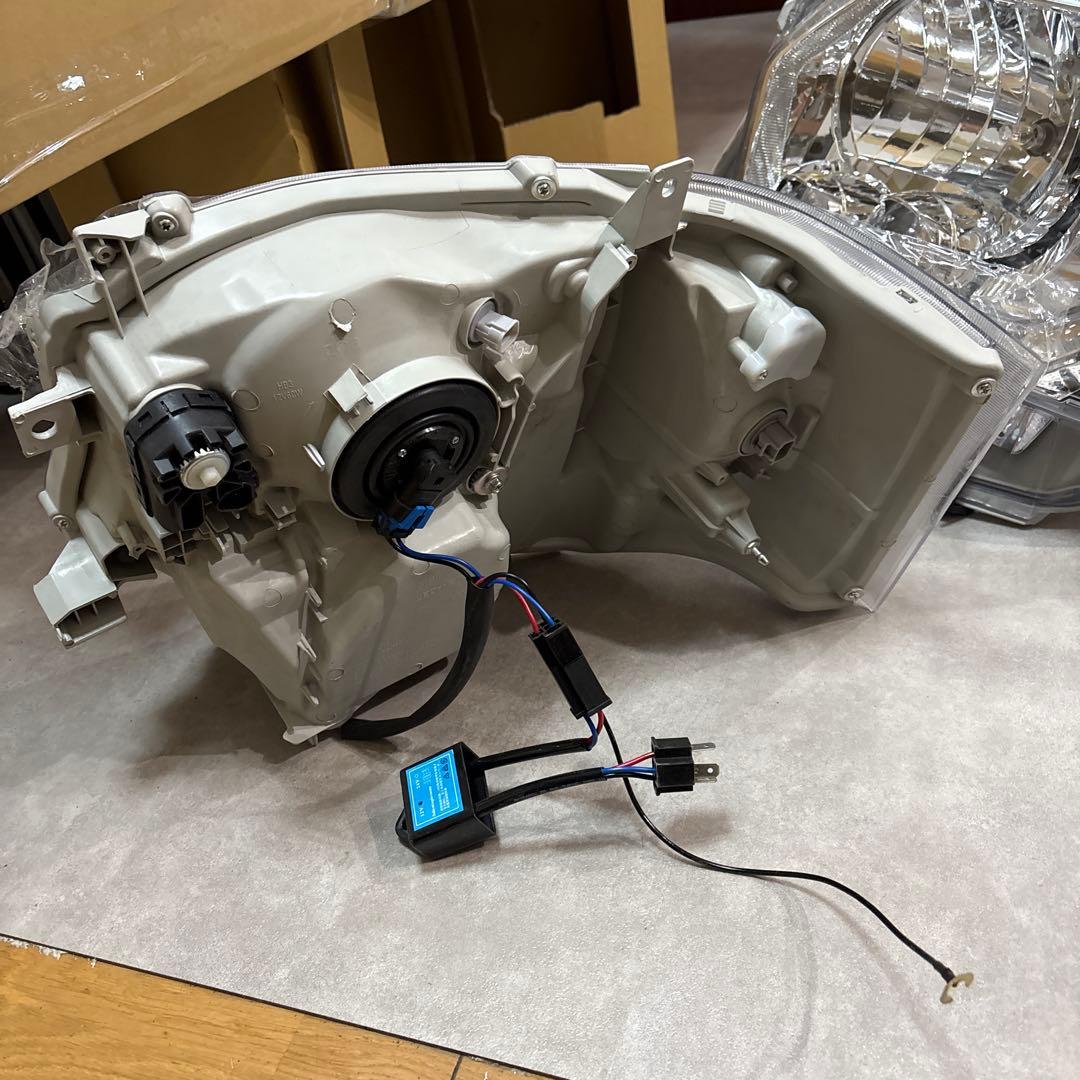 新品未使用 純正タイプ　ハイエースLEDヘッドライト 左右セット 社外品