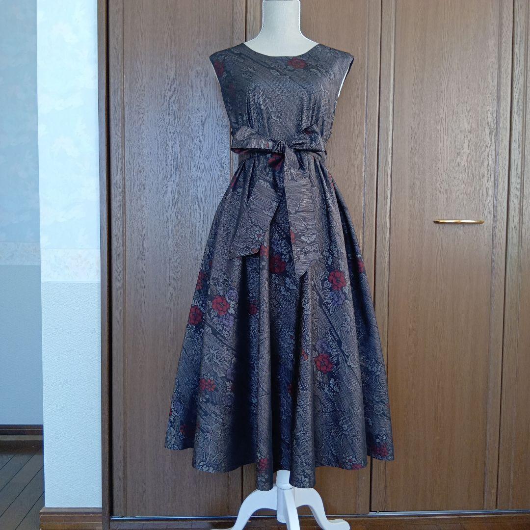 着物リメイク＊黒泥系本場大島紬　花柄＊ノースリーブテント型フレアワンピース
