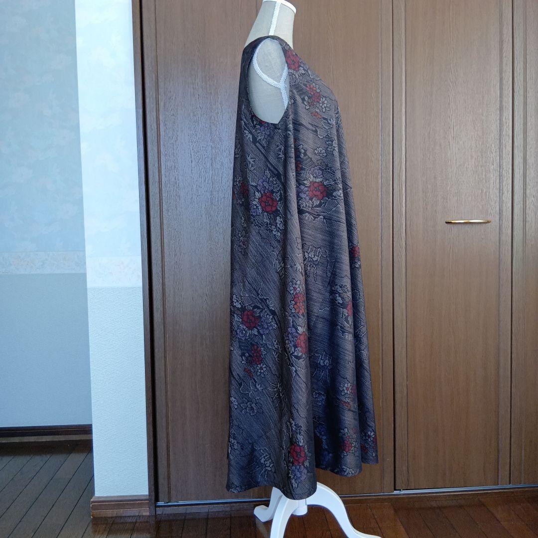 着物リメイク＊黒泥系本場大島紬　花柄＊ノースリーブテント型フレアワンピース