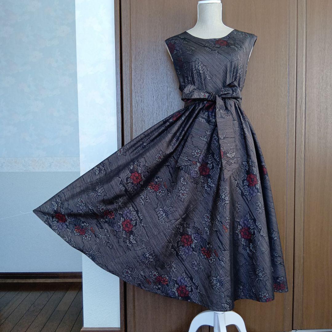 着物リメイク＊黒泥系本場大島紬　花柄＊ノースリーブテント型フレアワンピース