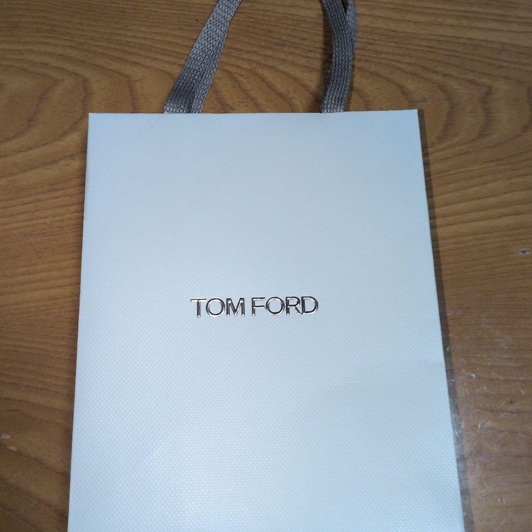 【新品】TOMFORDビューティ　ウードウッド　ハンドアンドボディ　モイスチャー