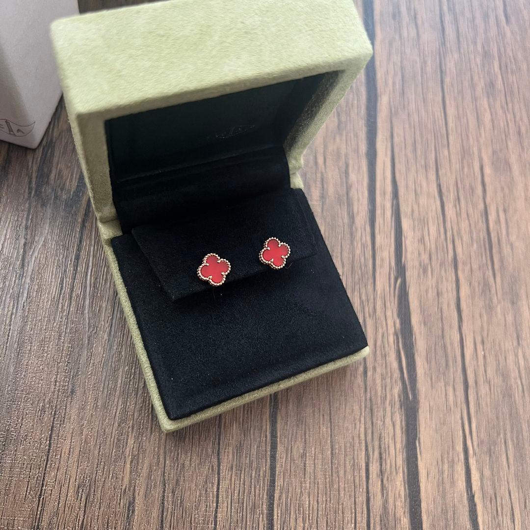 Van Cleef & Arpels スウィート アルハンブラ ピアス