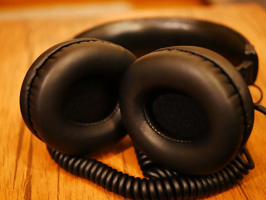 SONY MDR-7506 スタジオモニターヘッドホン 新品イヤーパッド交換済み