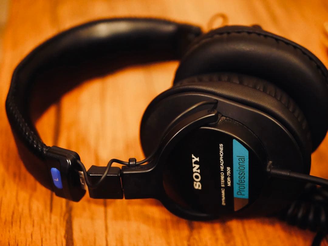 SONY MDR-7506 スタジオモニターヘッドホン 新品イヤーパッド交換済み