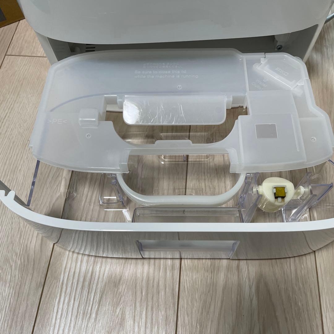 【美品】Panasonic 衣類乾燥除湿機　F-YZUX60 シルバー