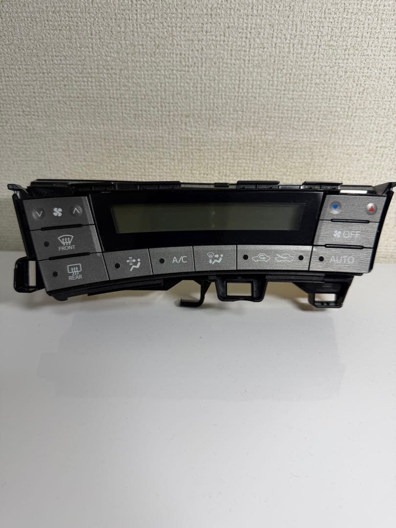 ZVW 30プリウス　後期　エアコンパネル　エアコンスイッチ　LED打ち替え品
