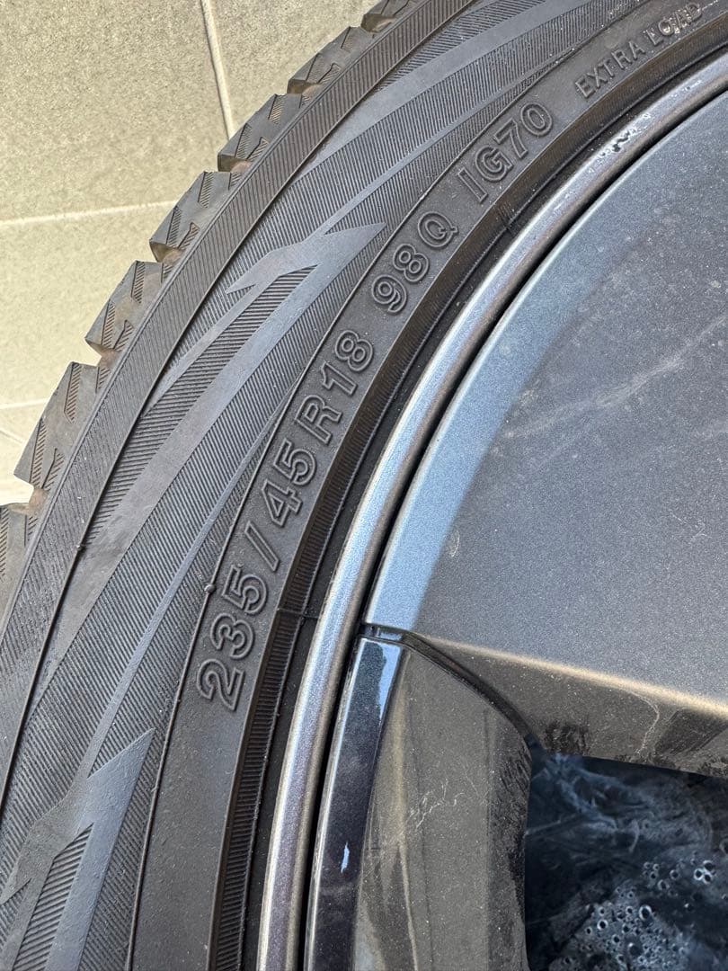 モデル3（私のは2021年製）のスタッドレスタイヤです。タイヤ4本組み