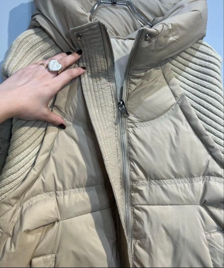 値下げ！新品未使用！フード付きニットドッキング ダウンベスト ベージュ