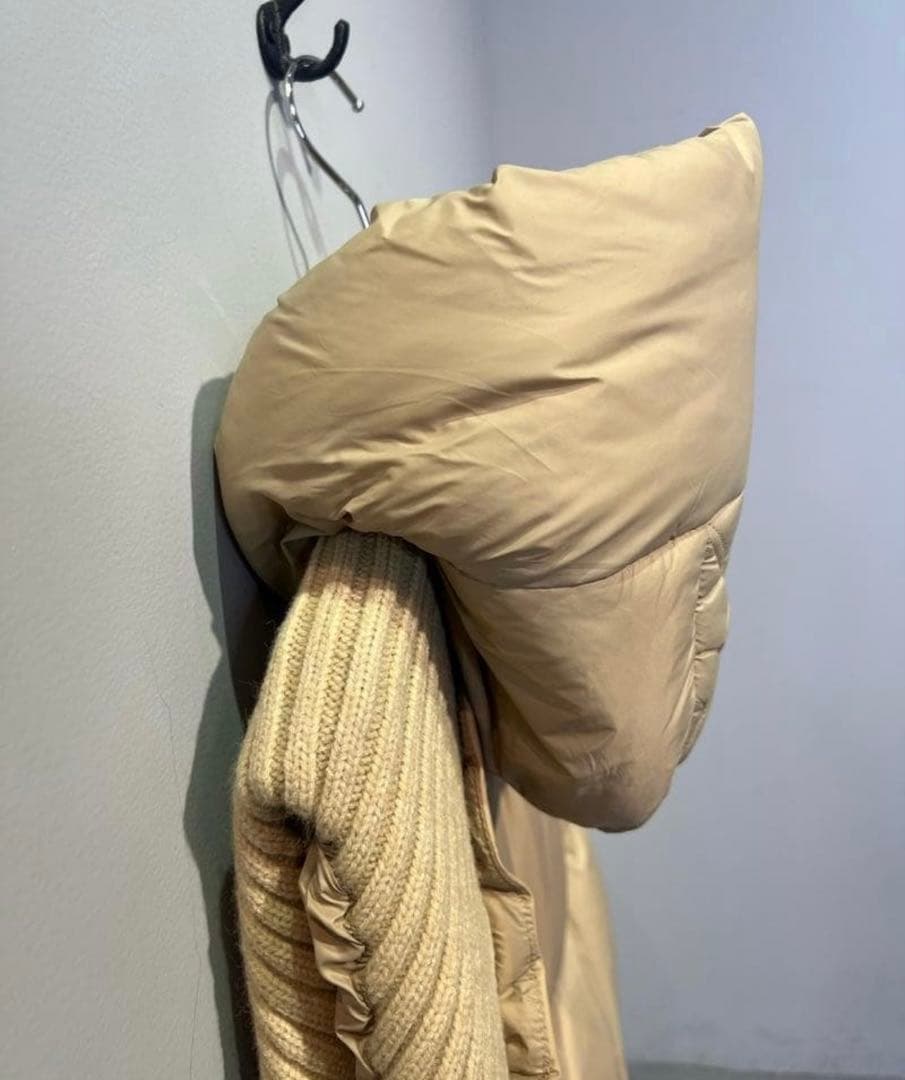 値下げ！新品未使用！フード付きニットドッキング ダウンベスト ベージュ