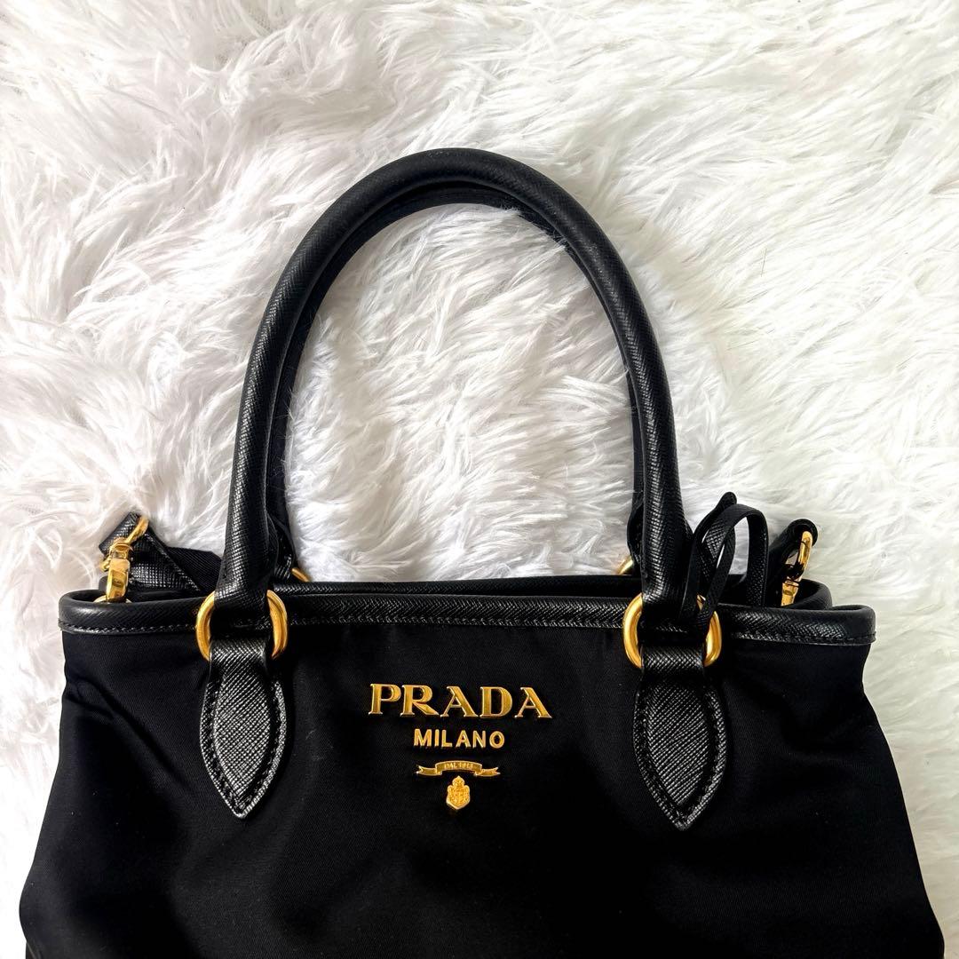 【貴重品】 プラダ　ショルダーバック