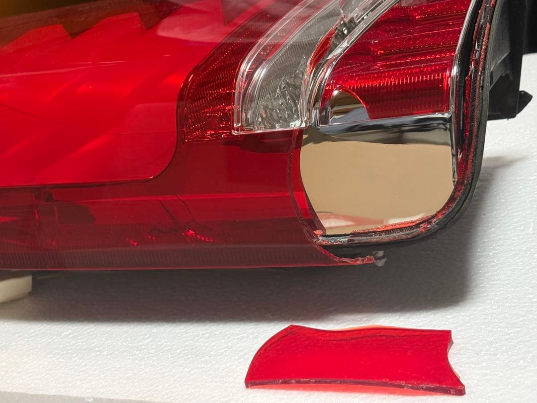 ハイエース ヴァレンティ片方破損 ジャンク品