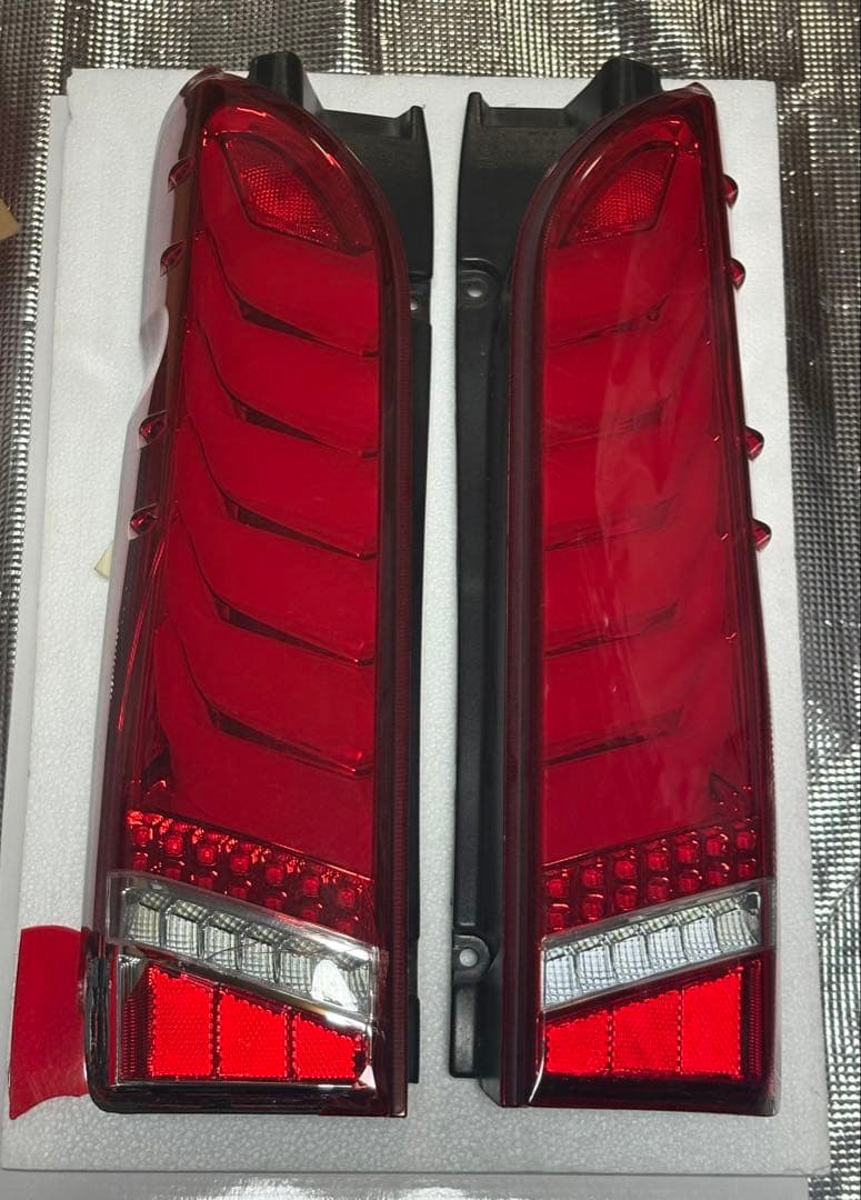 ハイエース ヴァレンティ片方破損 ジャンク品