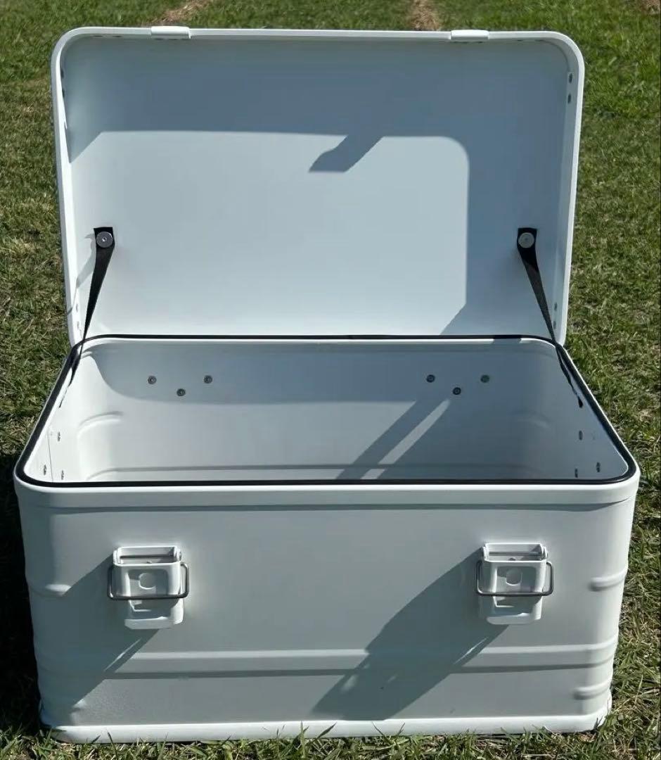 マットホワイト　スタッキング コンテナボックス 50l アウトドア　限定一点