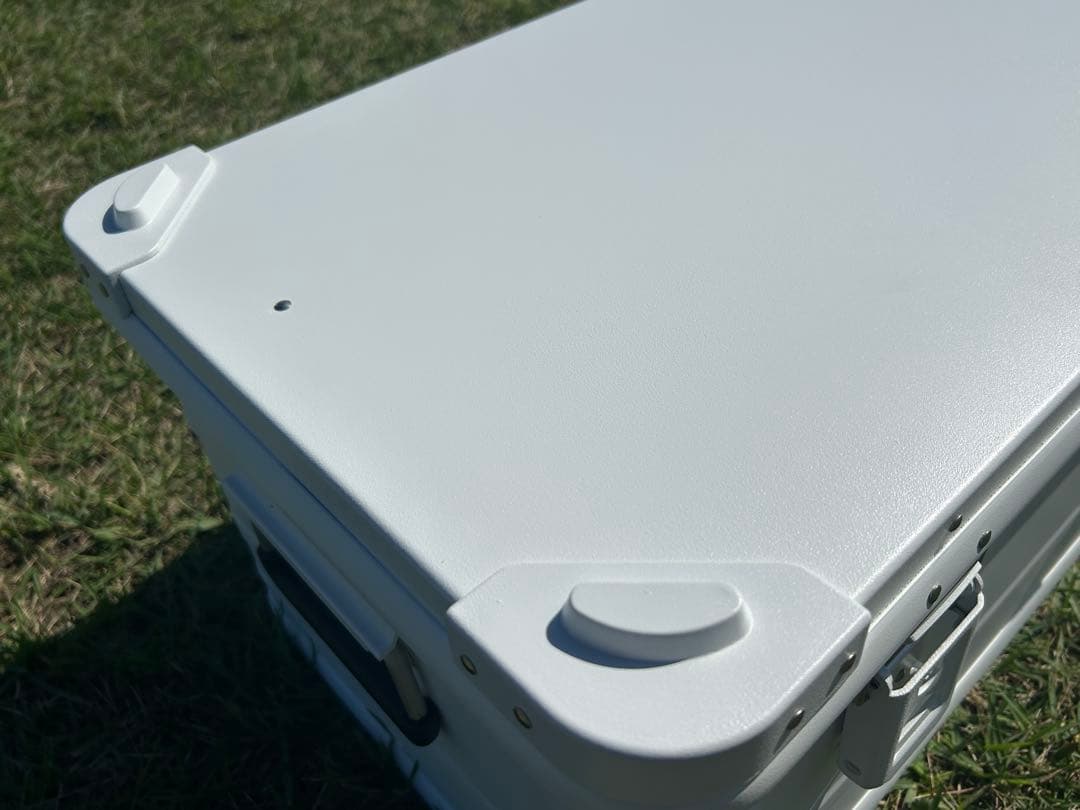 マットホワイト　スタッキング コンテナボックス 50l アウトドア　限定一点