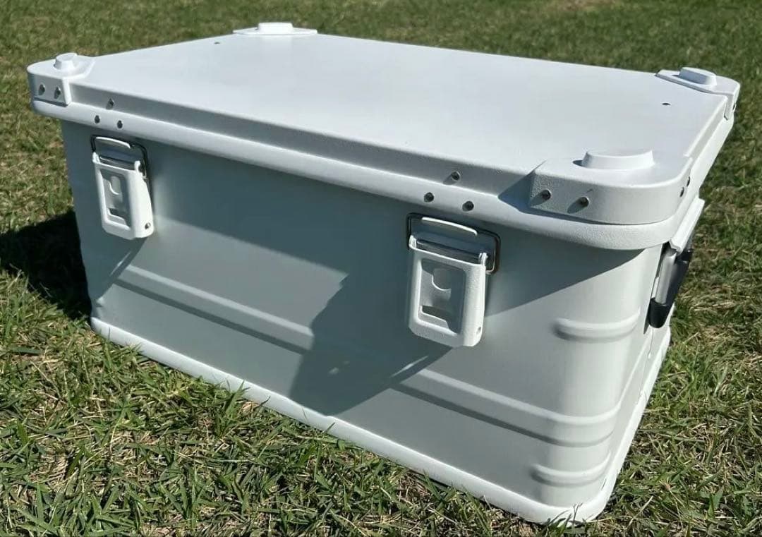 マットホワイト　スタッキング コンテナボックス 50l アウトドア　限定一点