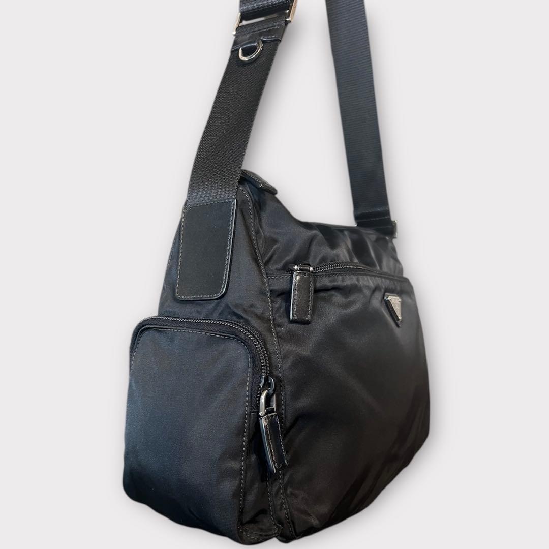 まりっぺ様【極美品】PRADA VELA ショルダーバッグ　三角プレート