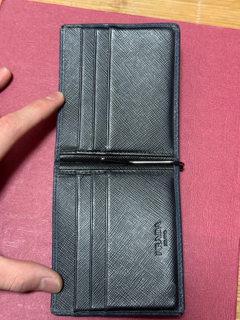 PRADA マネークリップ付き2つ折り財布 サフィアーノレザー