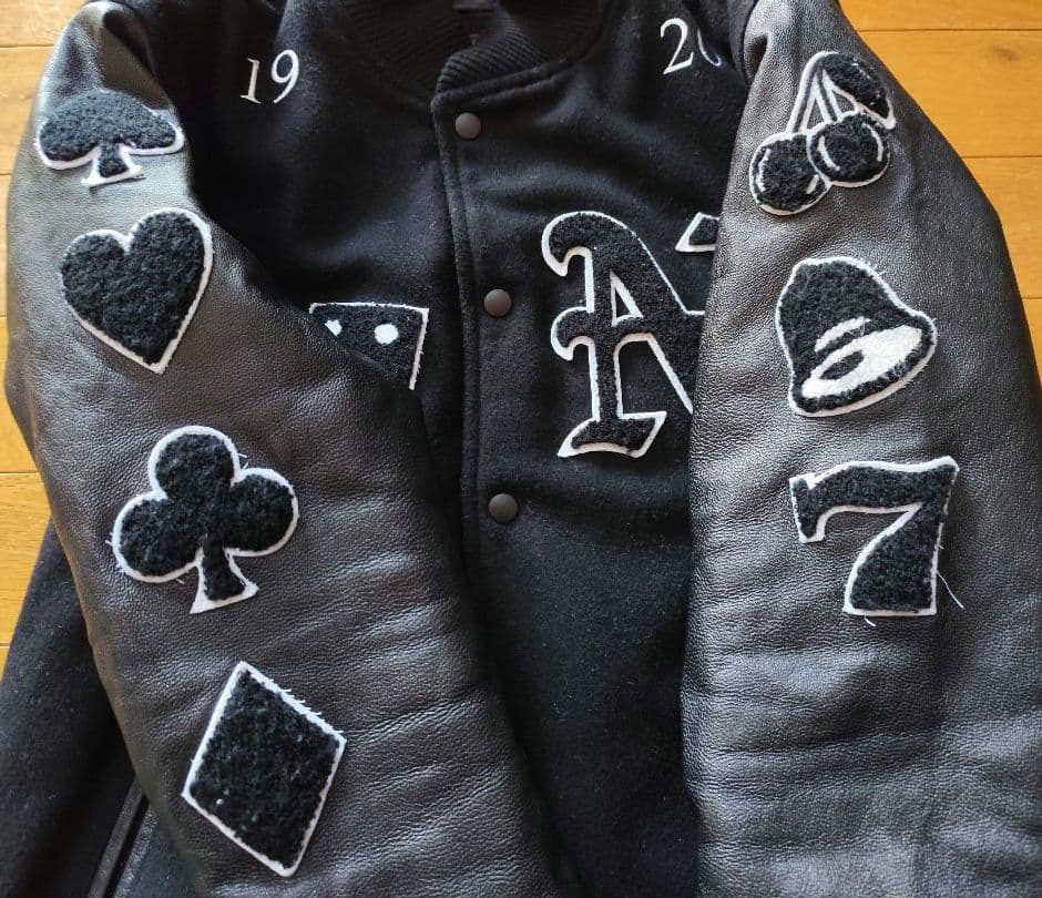 NEWERA バーシティジャケット M 黒 刺繍 山羊革 スタジャン