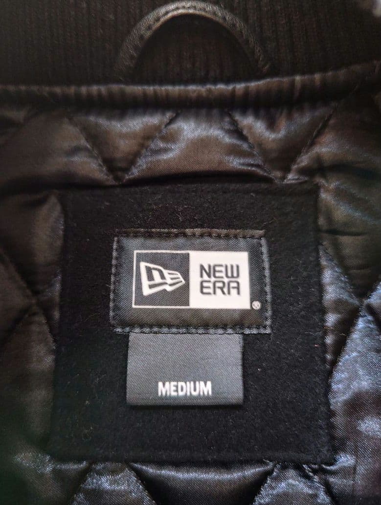 NEWERA バーシティジャケット M 黒 刺繍 山羊革 スタジャン