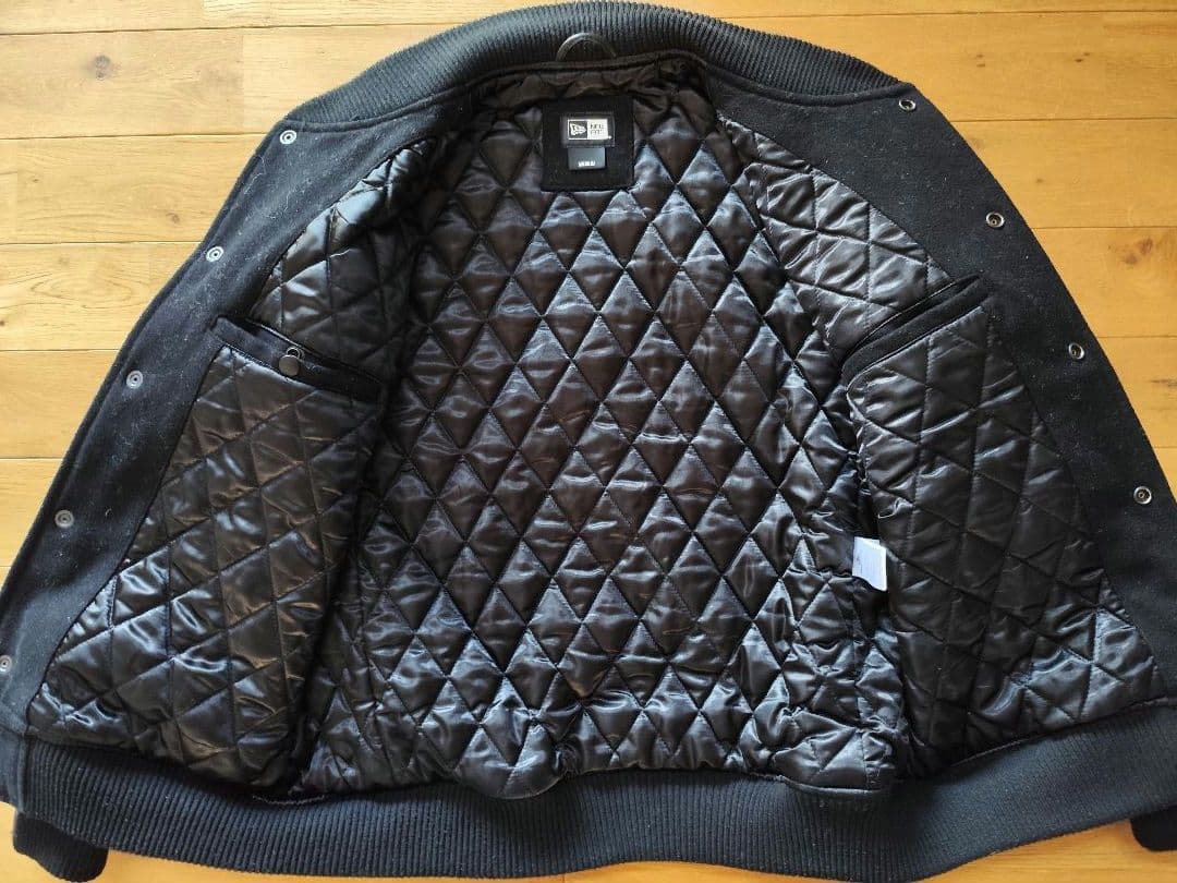 NEWERA バーシティジャケット M 黒 刺繍 山羊革 スタジャン