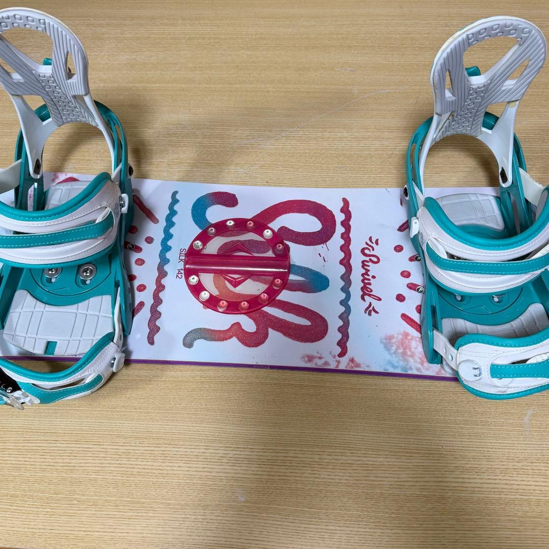 美品　SWIVELスウィベル　レディース　スノーボード4点　142cm かわいい