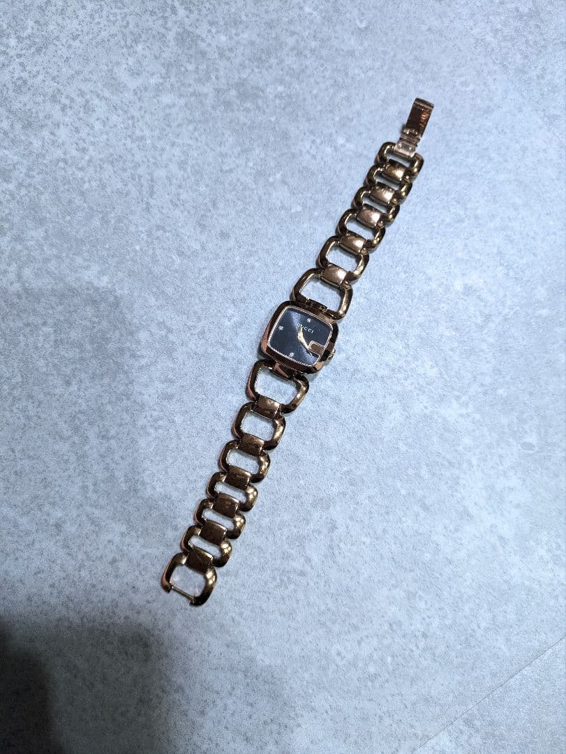 グッチ　腕時計　レディース　G-グッチ　ミディアム　ブラック×ローズゴールド