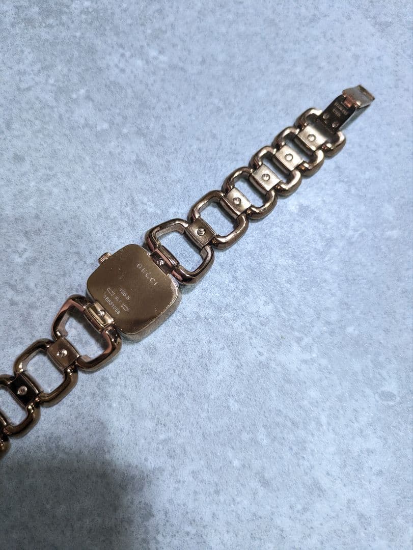 グッチ　腕時計　レディース　G-グッチ　ミディアム　ブラック×ローズゴールド