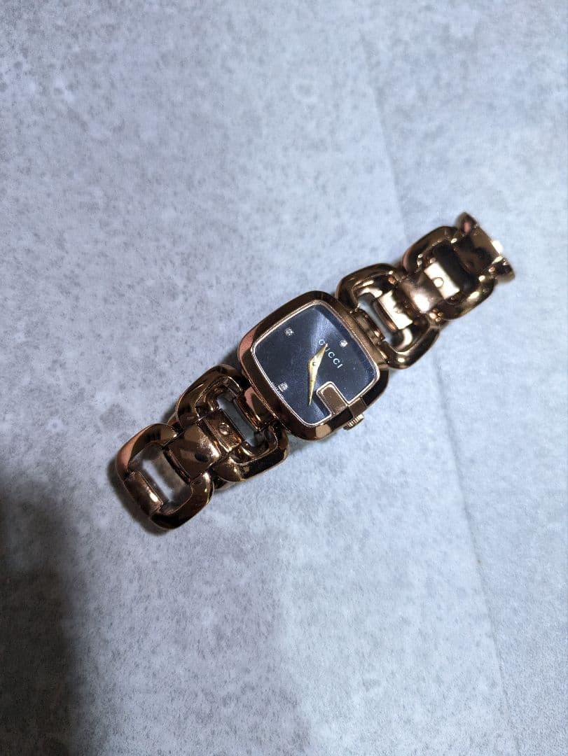 グッチ　腕時計　レディース　G-グッチ　ミディアム　ブラック×ローズゴールド