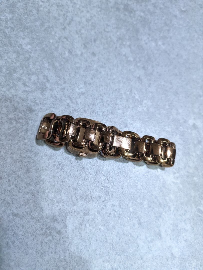 グッチ　腕時計　レディース　G-グッチ　ミディアム　ブラック×ローズゴールド