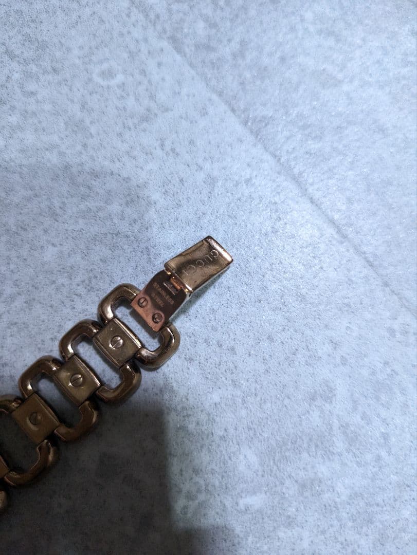 グッチ　腕時計　レディース　G-グッチ　ミディアム　ブラック×ローズゴールド