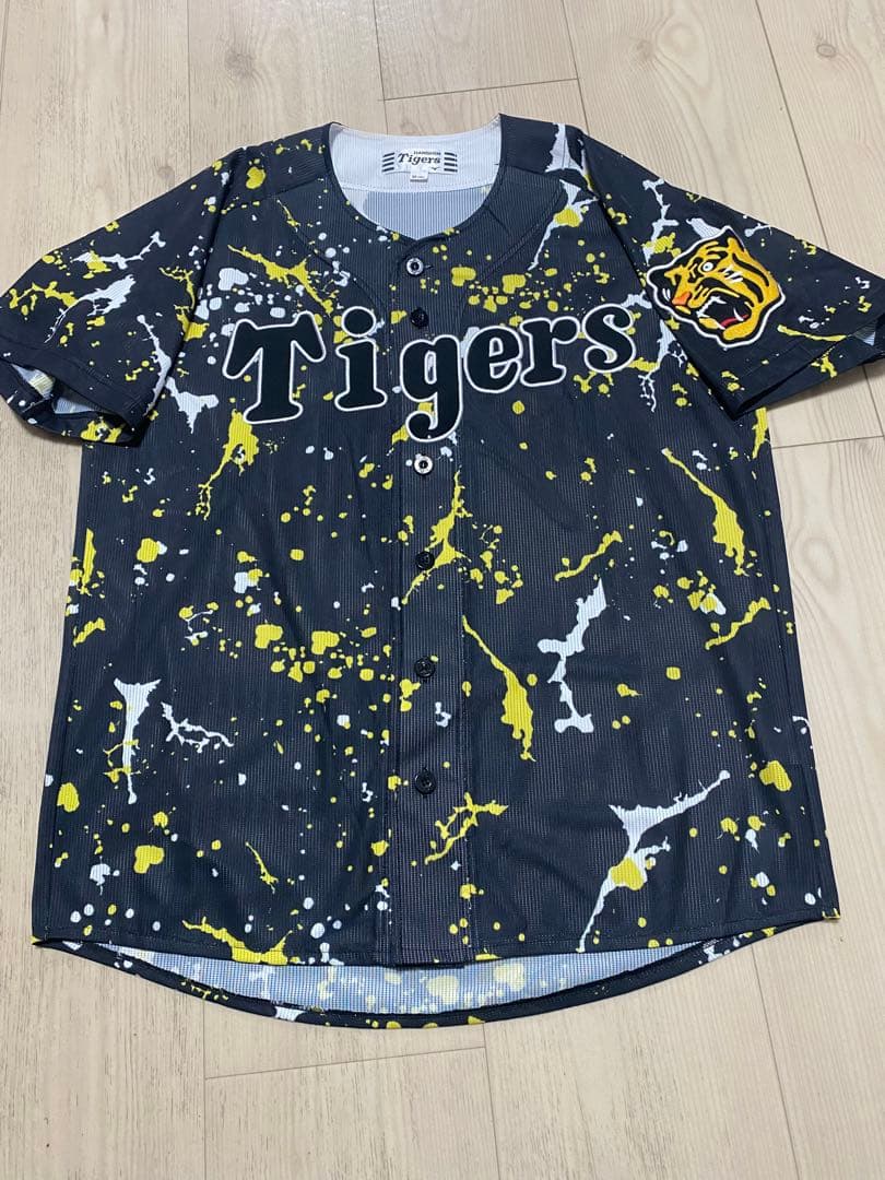 阪神タイガース　ユニフォーム【完売品】Tigers デザイン　新品未使用品