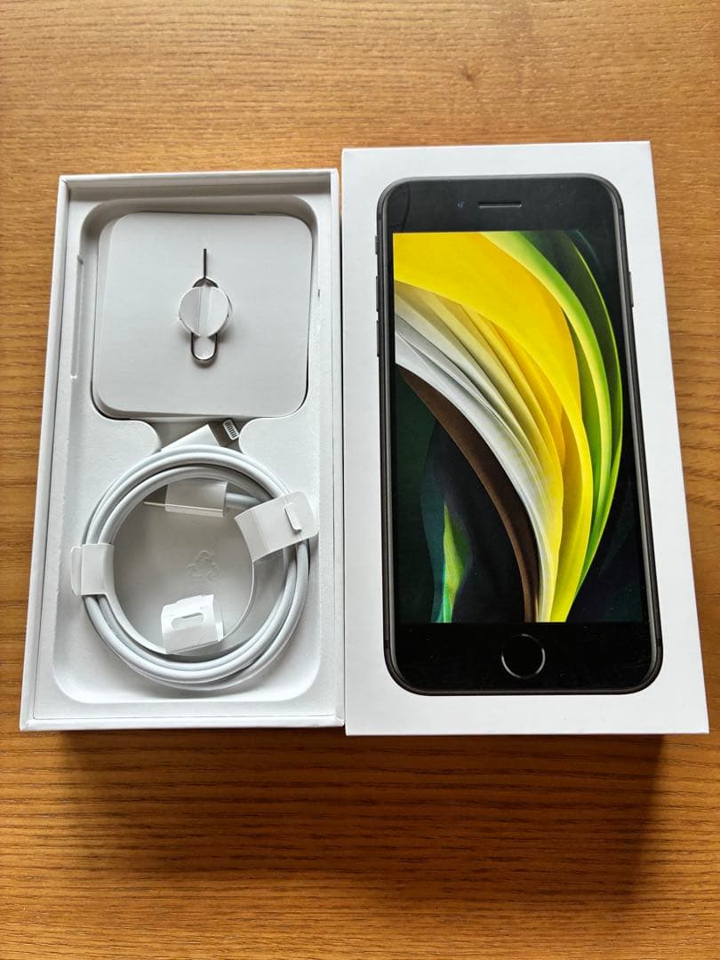 黒助　iPhoneSE (第二世代) ブラック　充電ケーブル