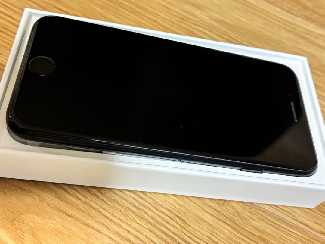 黒助　iPhoneSE (第二世代) ブラック　充電ケーブル