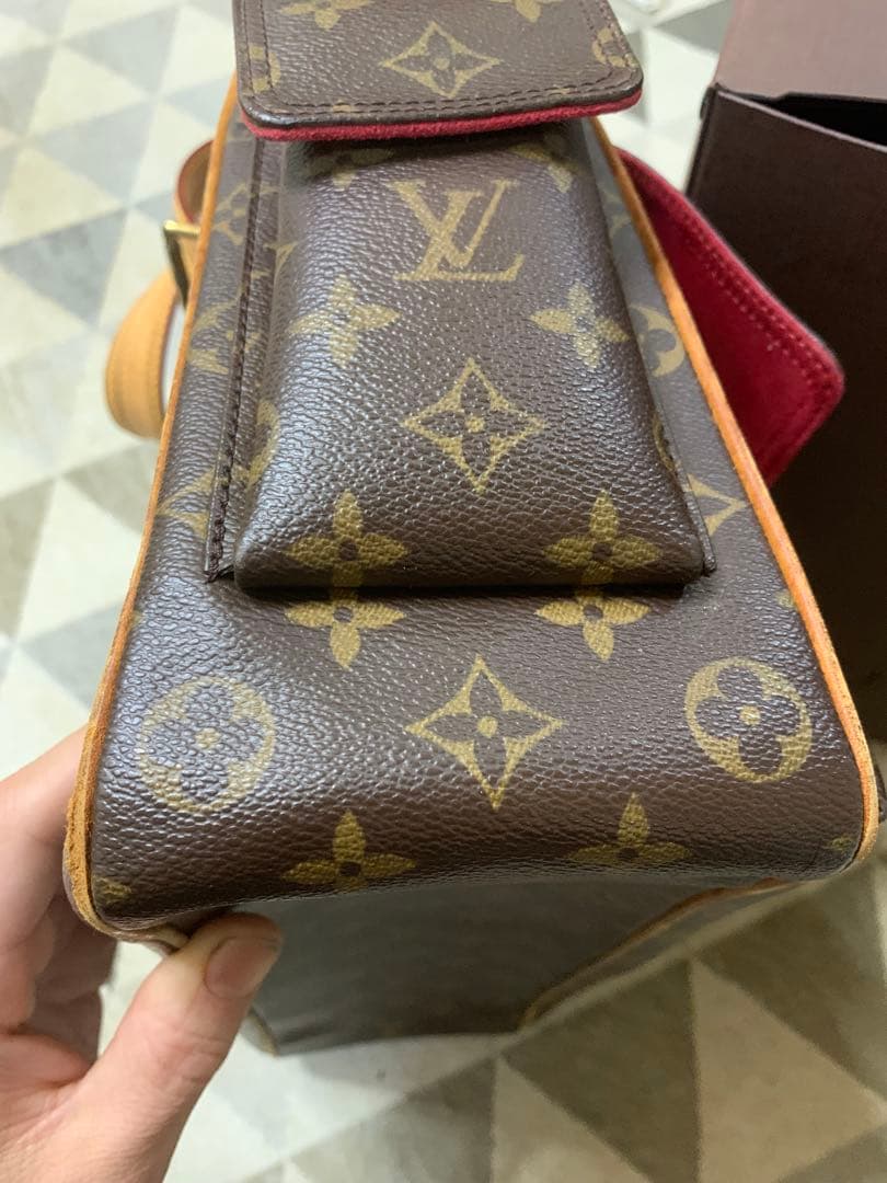 Louis Vuitton ハンドバッグ。バッグ ダークブラウン