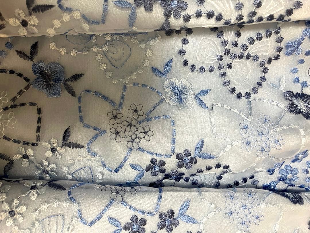 ブルーの刺繍ワンピース　BeBe 120cm 入学式卒業式