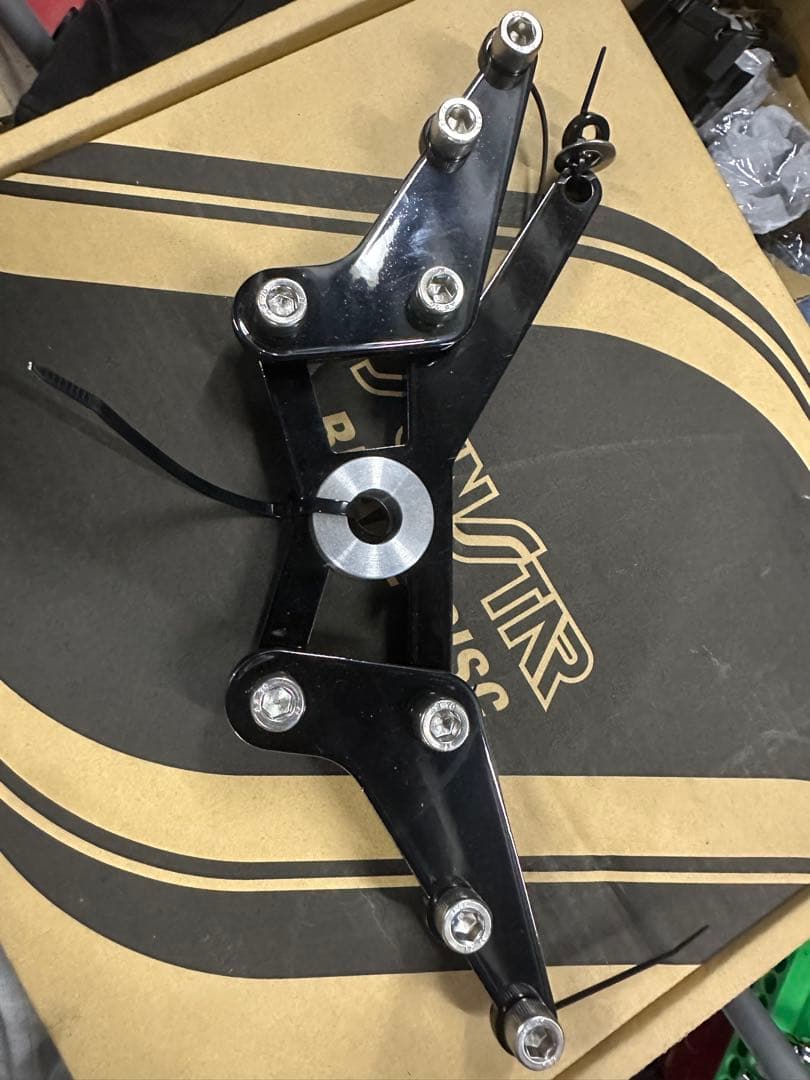 三協オート　 z400fx用　キャリパーサポート