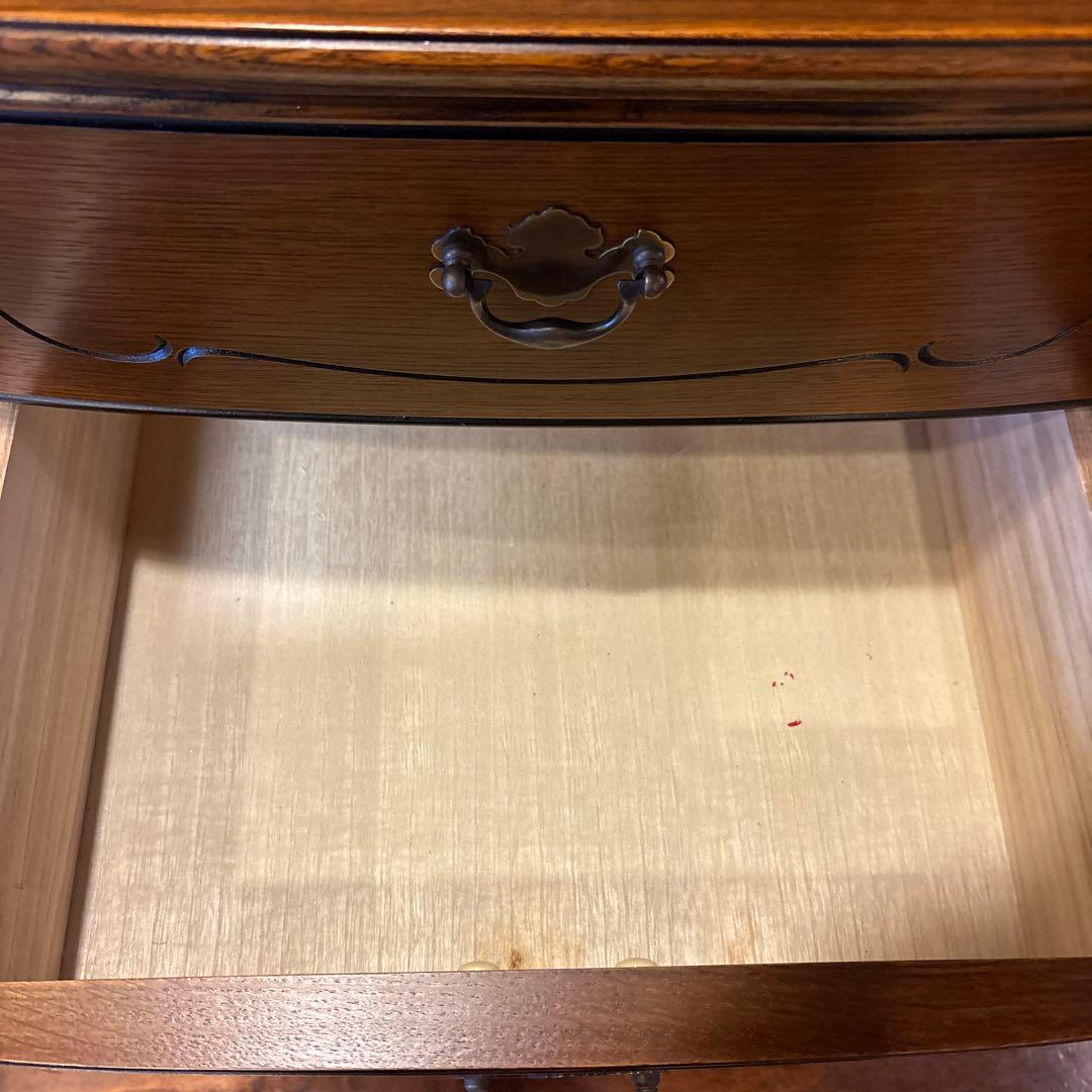 Countinue(カンティーニュ)のナイトテーブル