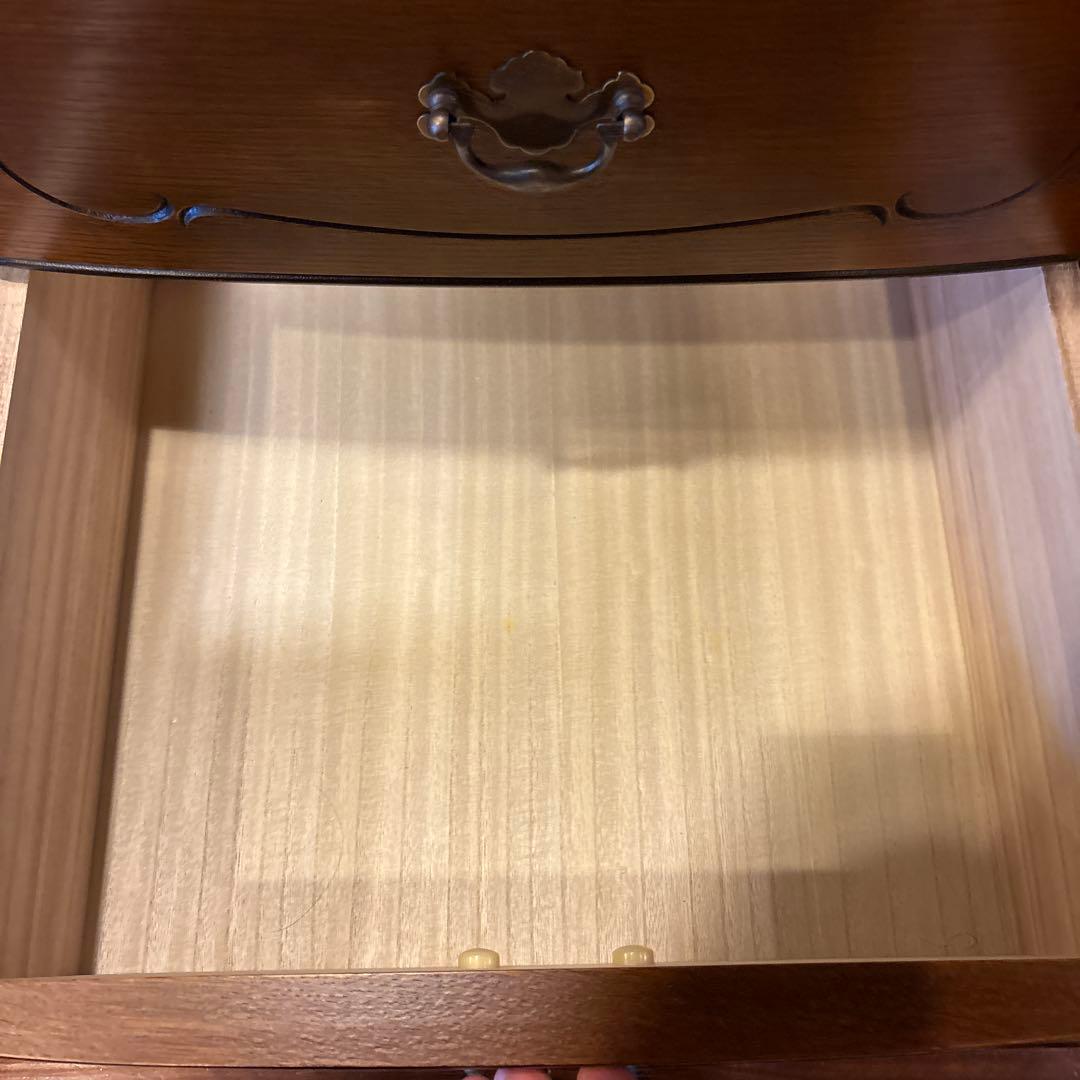 Countinue(カンティーニュ)のナイトテーブル