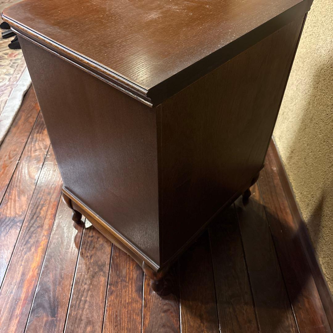 Countinue(カンティーニュ)のナイトテーブル