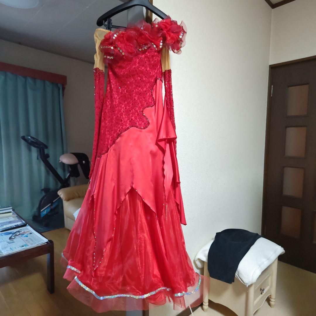 赤い社交ダンスドレス フリル付き