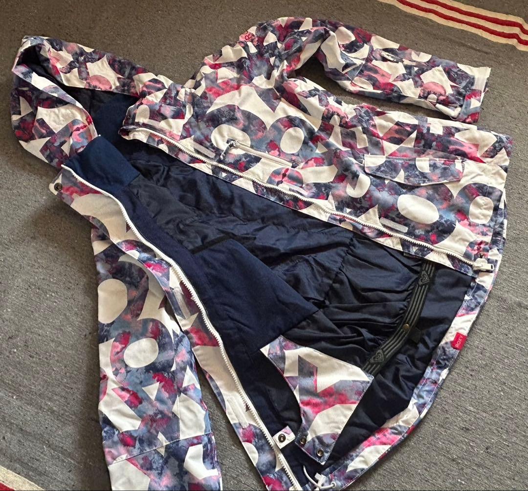 新品 ROXY スノーボードウェア Sサイズ　上下セット