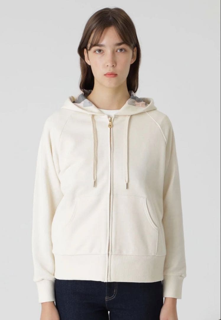 ブルーレーベルクレストブリッジ【未使用品・タグ付き】サイズ40ベーシックパーカー