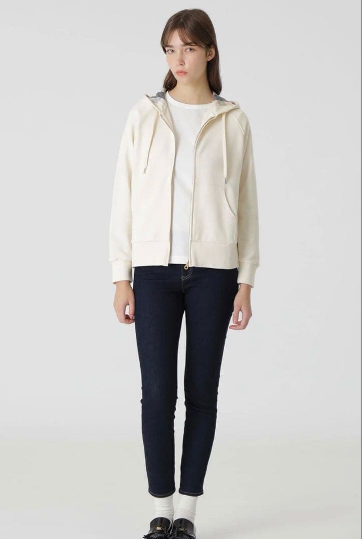 ブルーレーベルクレストブリッジ【未使用品・タグ付き】サイズ40ベーシックパーカー