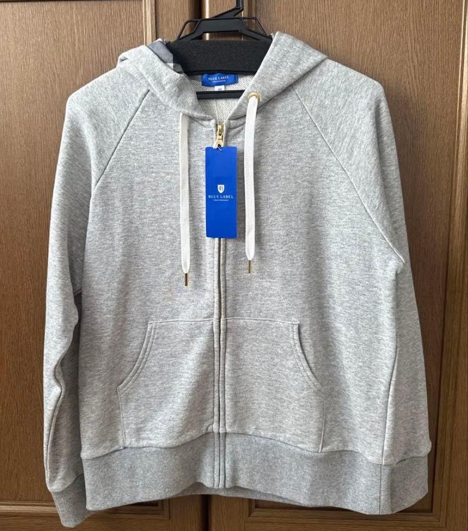 ブルーレーベルクレストブリッジ【未使用品・タグ付き】サイズ40ベーシックパーカー