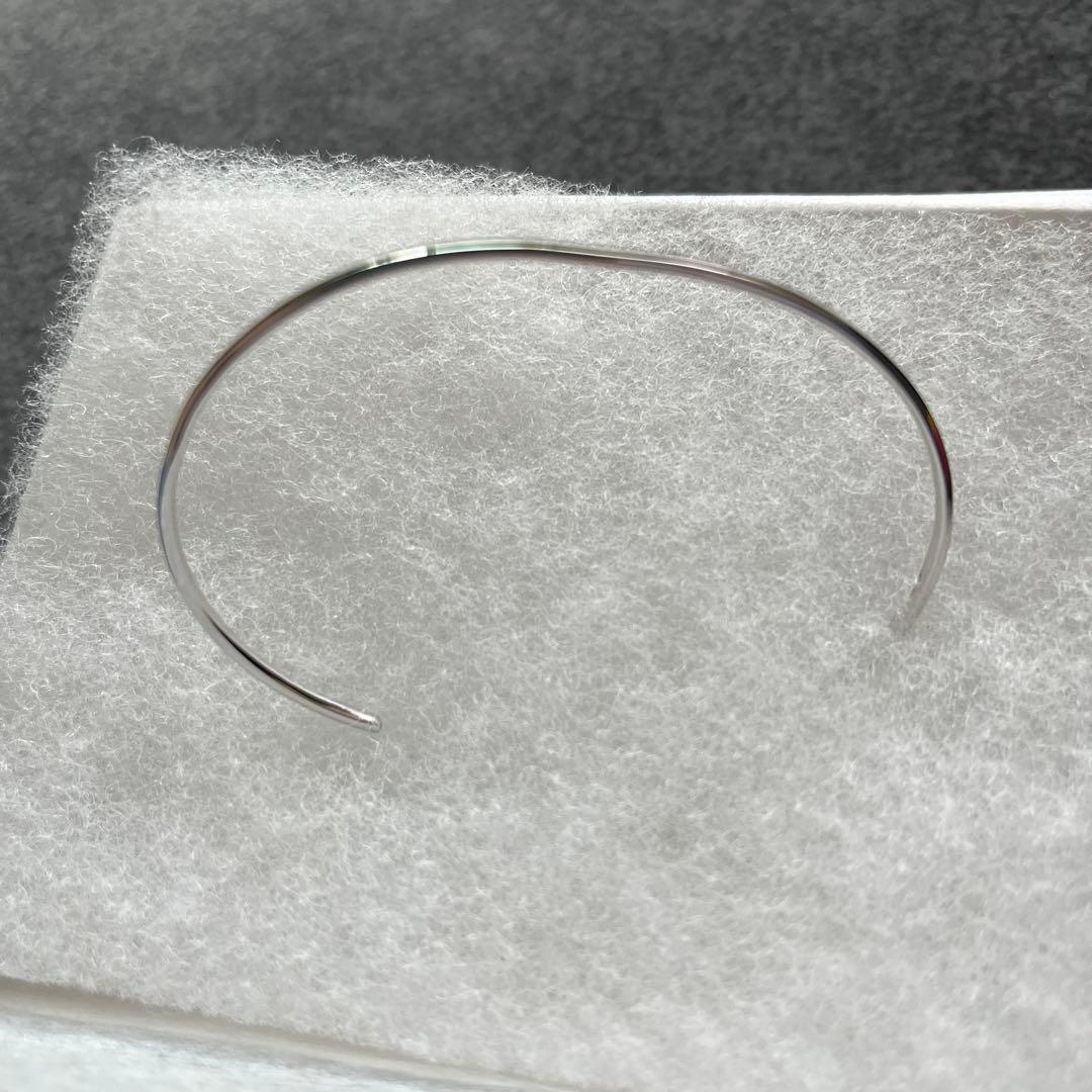 oeauホワイトゴールドバングル