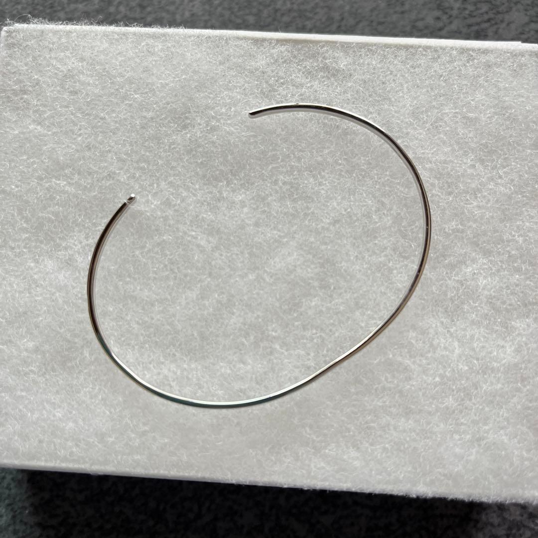 oeauホワイトゴールドバングル