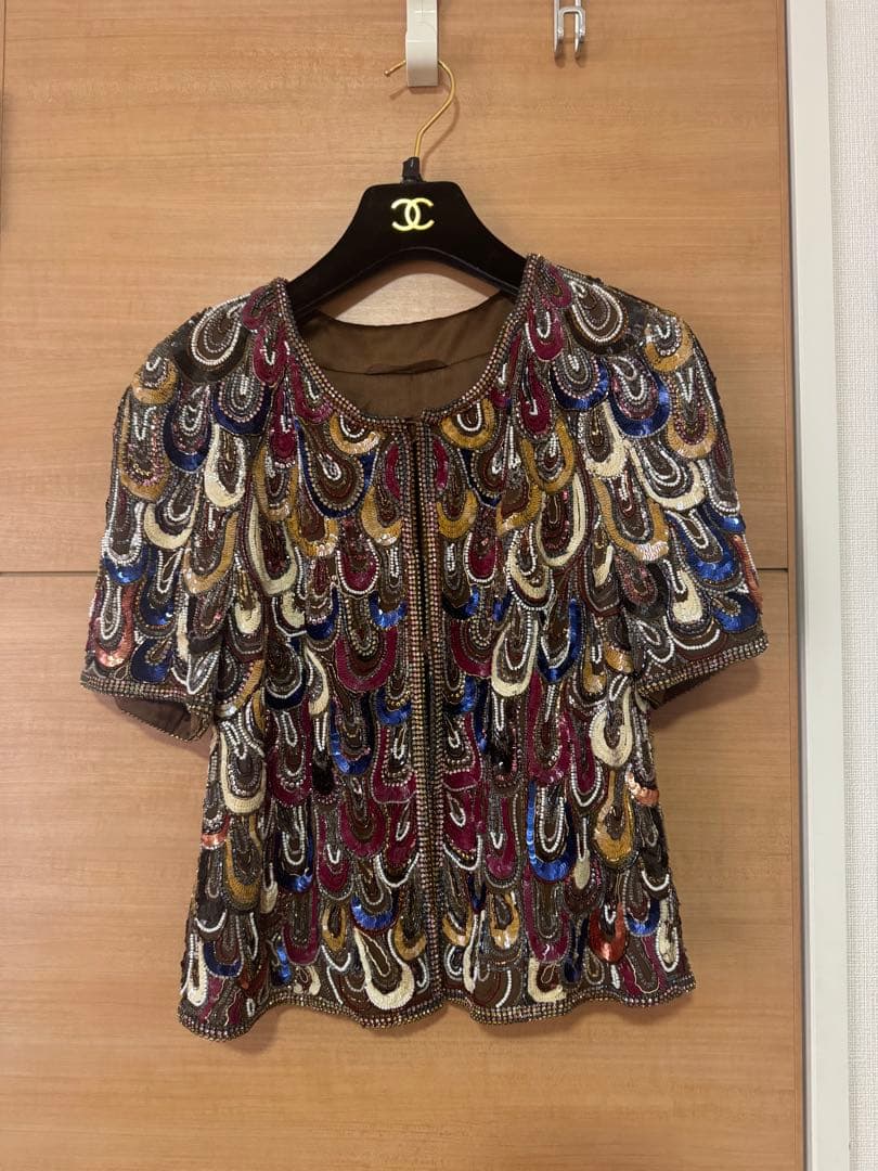 エスカーダ　ノーカラー　ビーズ刺繍 ノーカラージャケット ボレロ 36