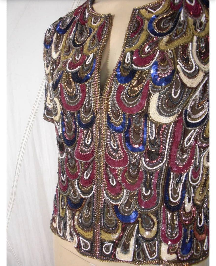 エスカーダ　ノーカラー　ビーズ刺繍 ノーカラージャケット ボレロ 36