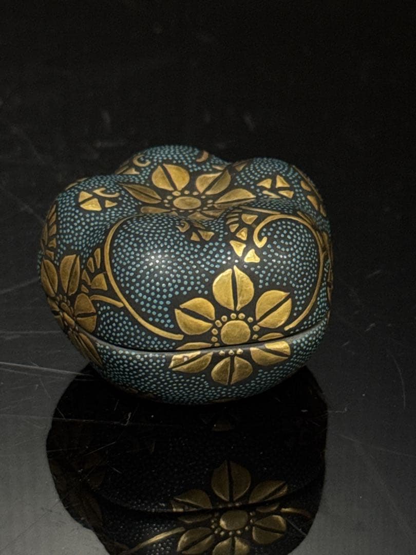 九谷焼 名人 中田錦玉 造 渦打青粒 香合 内細字 桐共箱付 茶道具