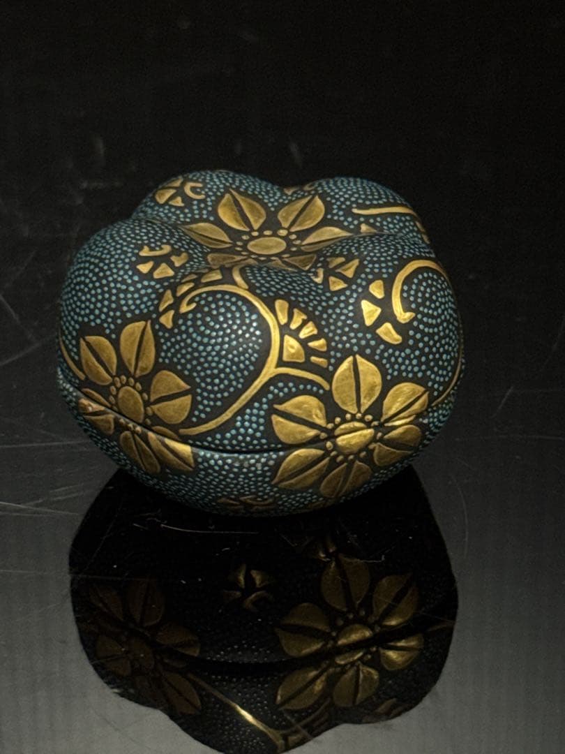 九谷焼 名人 中田錦玉 造 渦打青粒 香合 内細字 桐共箱付 茶道具